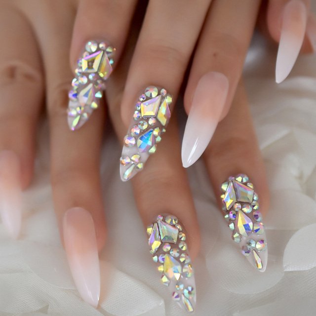 Stick-On False Nails: Benefits and How to Use Them