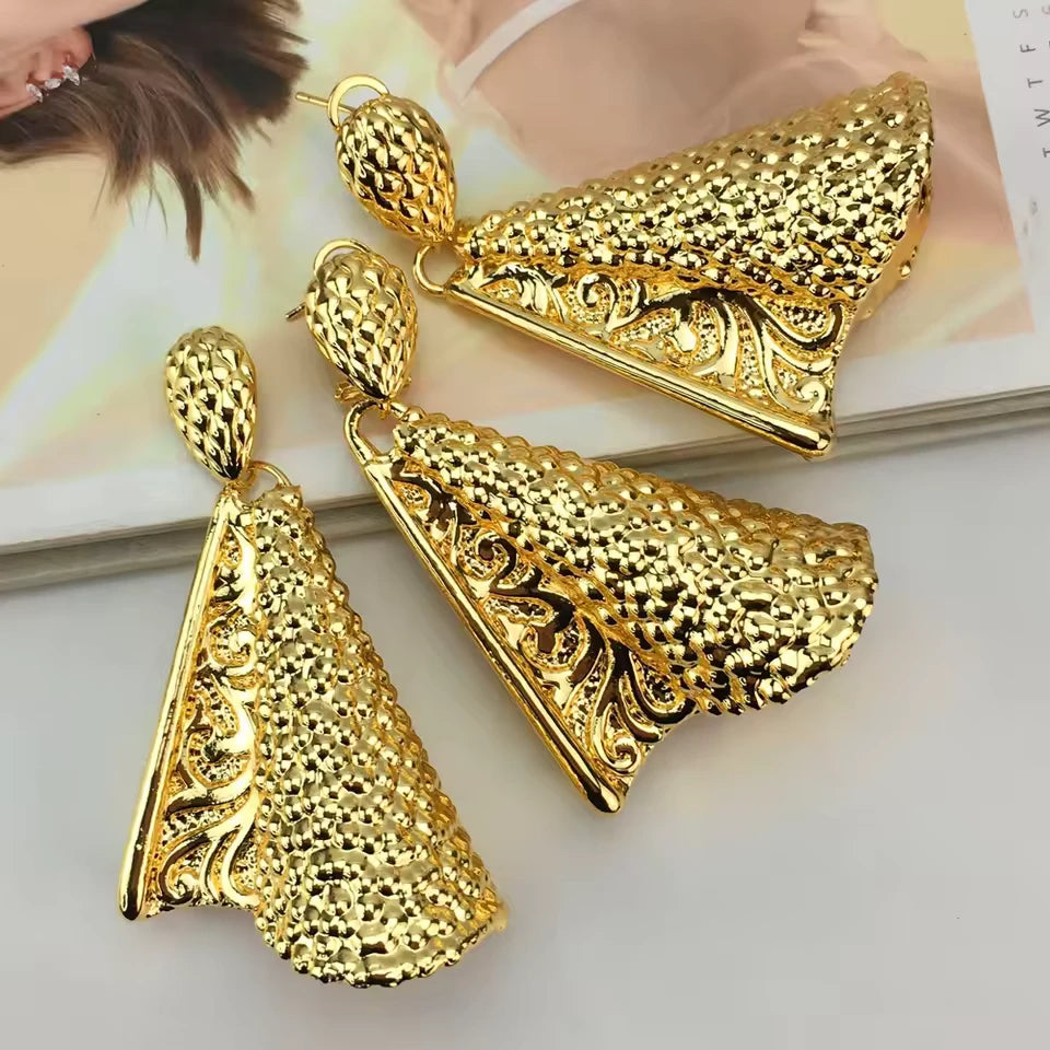 SPC007 Dubai Jewelry Set Irregular Design Hoop Earrings and Pendant (3)