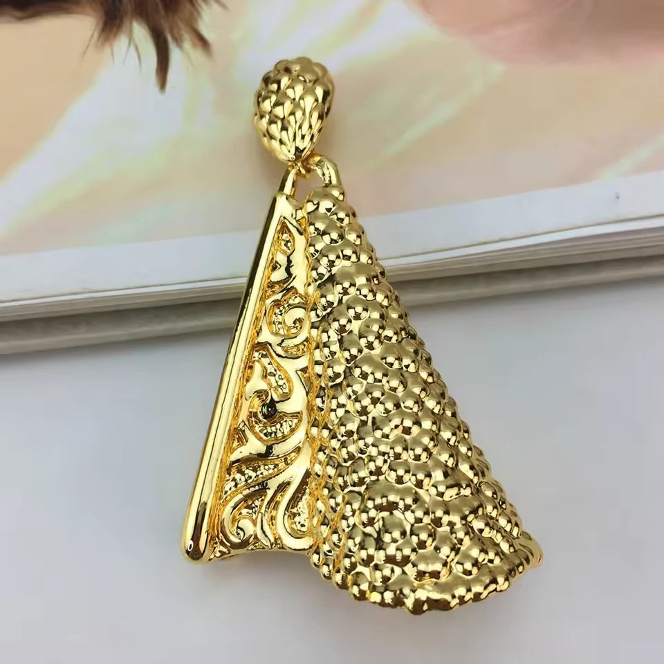 SPC007 Dubai Jewelry Set Irregular Design Hoop Earrings and Pendant (4)